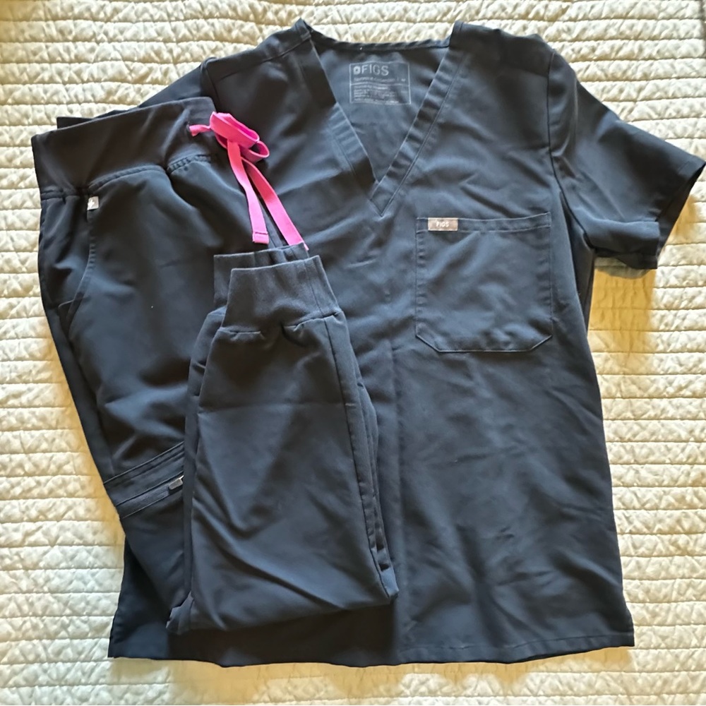 Figs matching scrub set, size M top, Petite M bottoms
